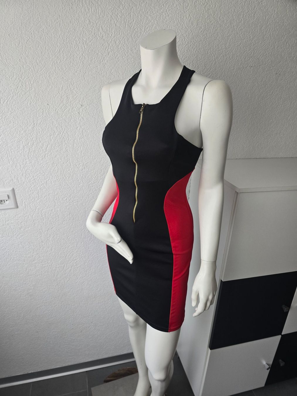 Vestiti: Robe noir et rouge T-S – Usato da Les Verrières venduto da kitel79 4