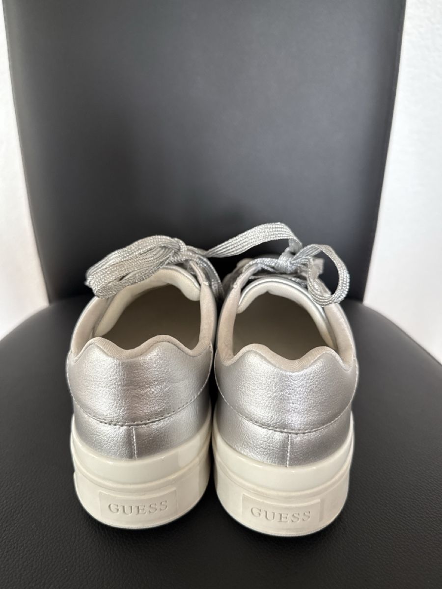 Guess Scarpe da donna: Guess Damen Sneaker Silber   – Nuovo (secondo la descrizione) da Selzach venduto da Adatte02 1