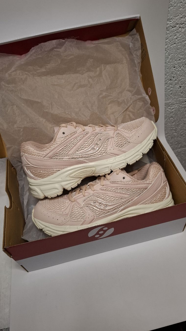 Saucony Scarpe da donna: Saucony ride millenium rose pastel - neuve -  taille 37,5 – Nuovo e nell'imballaggio originale da Le Landeron venduto da rue_k9kg