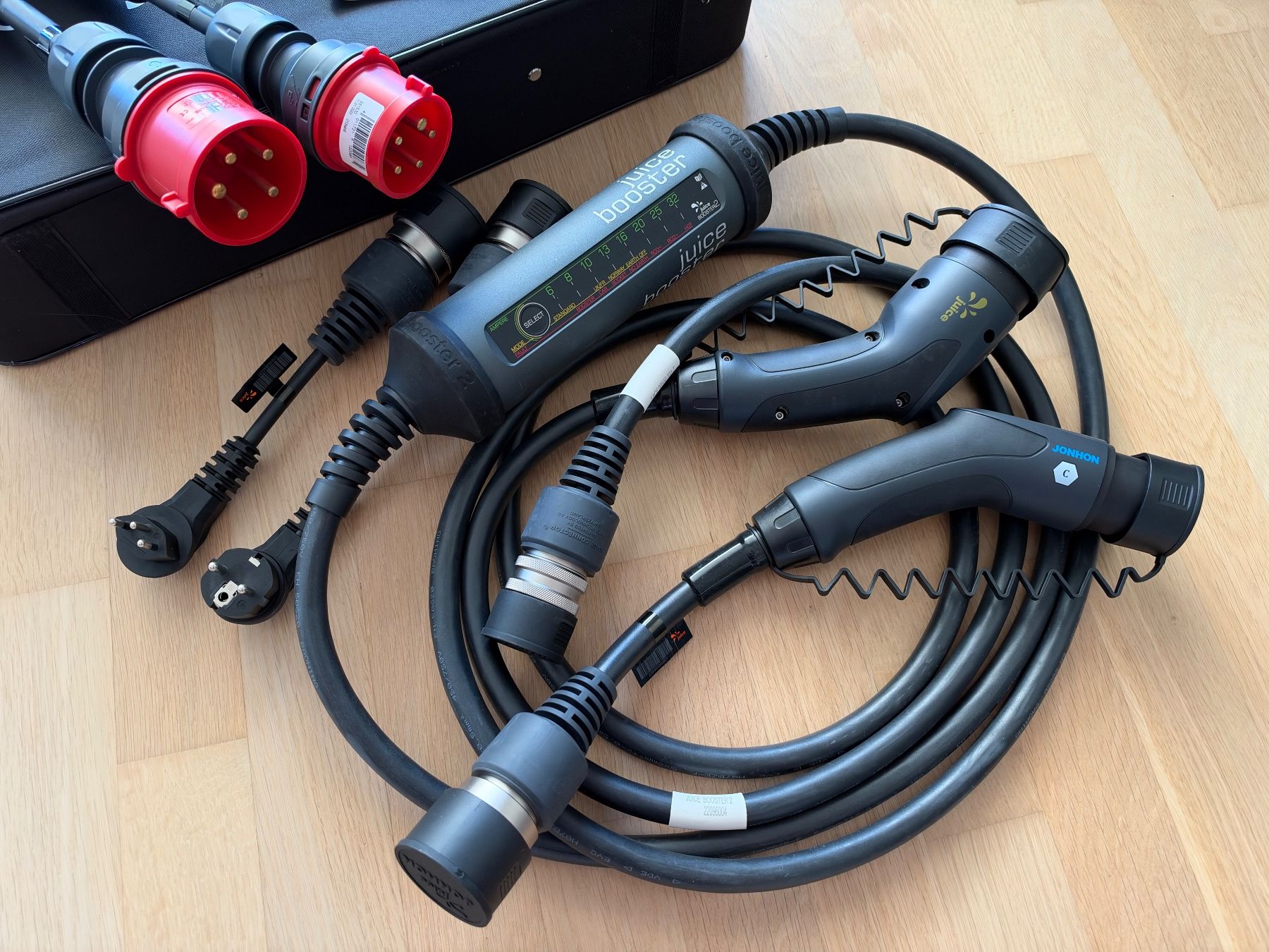 Juice Batterie-Ladegeräte: Juice Booster 2 EV Set inkl. 5 Adapter – Gebraucht aus Wallisellen von seizste 3