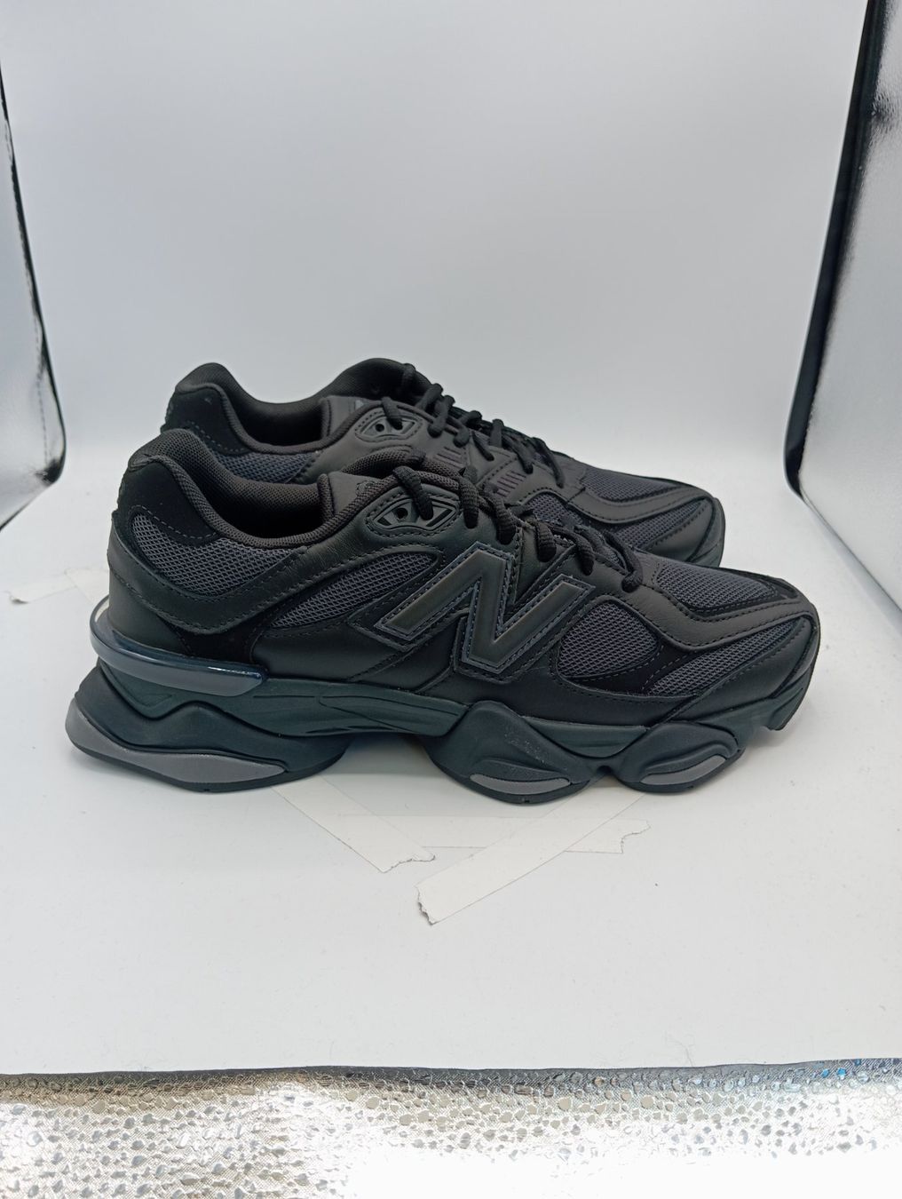 New Balance Scarpe da uomo: New Balance 9060 (EU47) – Nuovo e nell'imballaggio originale da Schaffhausen venduto da outlez