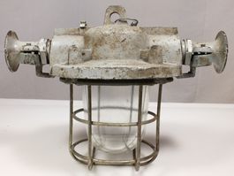 Antike Bunkerlampe UMG-100, Fabriklampe, zum aufhängen