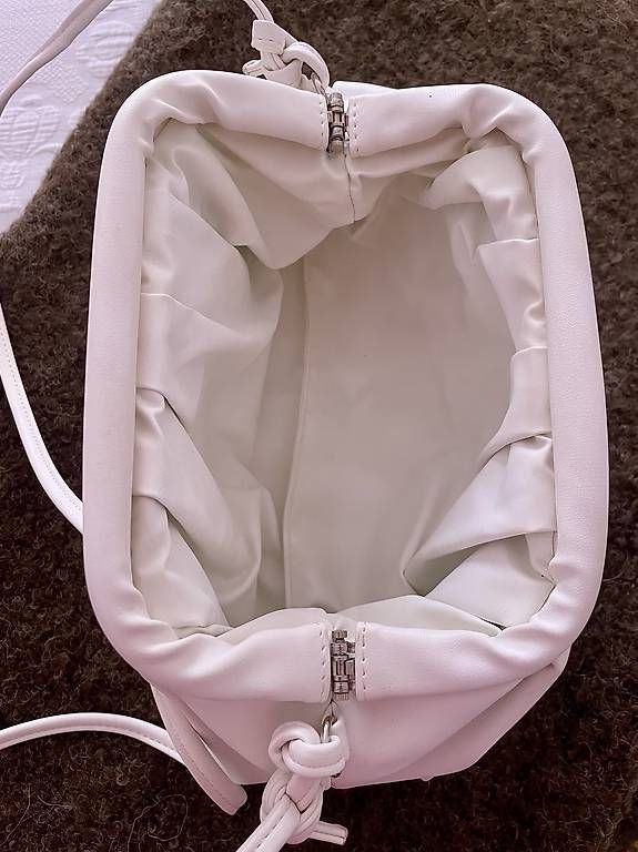Borse da donna: Sac élégant en similicuir blanc – Usato da Lausanne venduto da CNIVNC 1