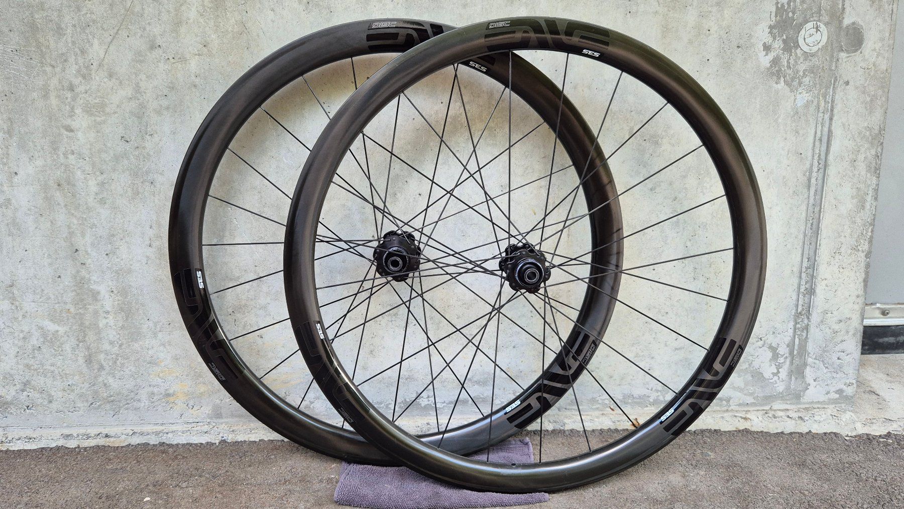 Enve Pezzi di ricambio: Enve SES 3.4 Carbon Wheelset – Usato da Liebefeld venduto da Pacem