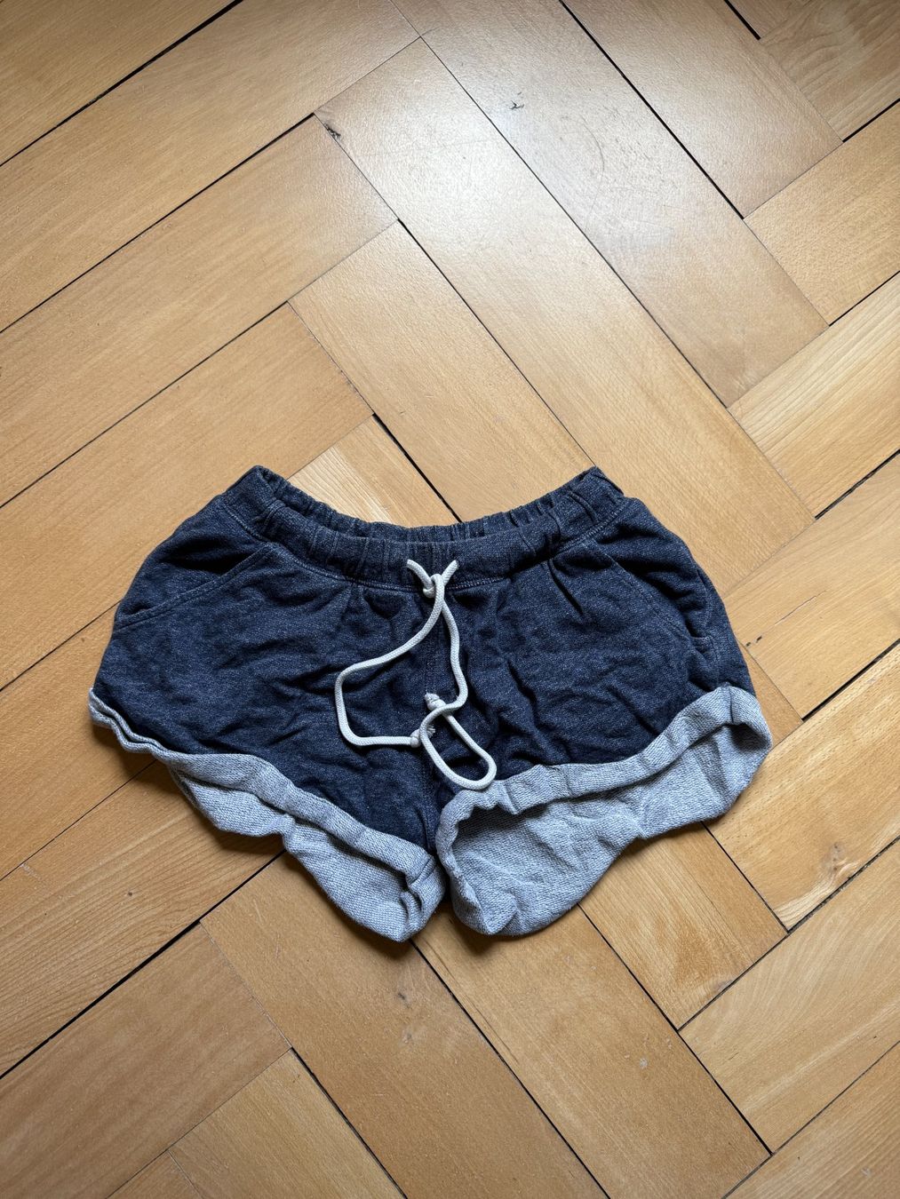 H&M Hosen: Sweatshorts dunkelblau S – Gebraucht aus Zürich von Diazaio