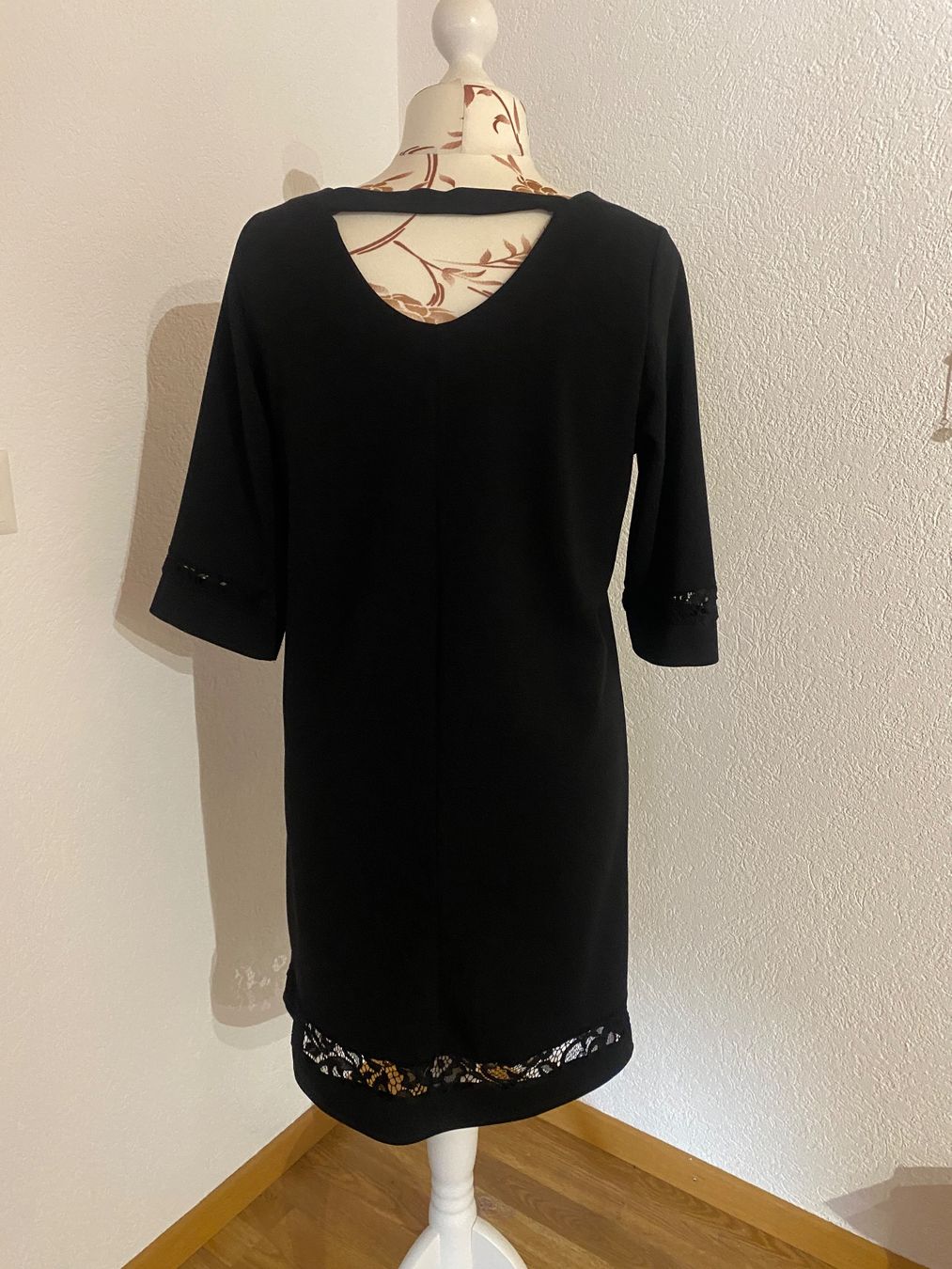 Vestiti: Robe élégante noire avec dentelle matière stretch – Nuovo (secondo la descrizione) da Granges VS venduto da avm_mj7b 1