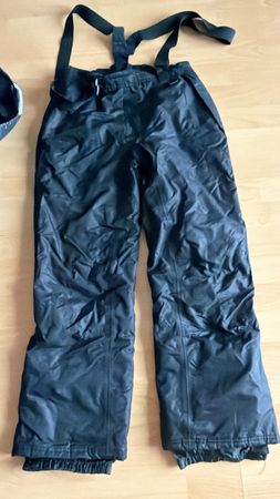 Skihose schwarz mit Hosenträgern Grösse 146/152