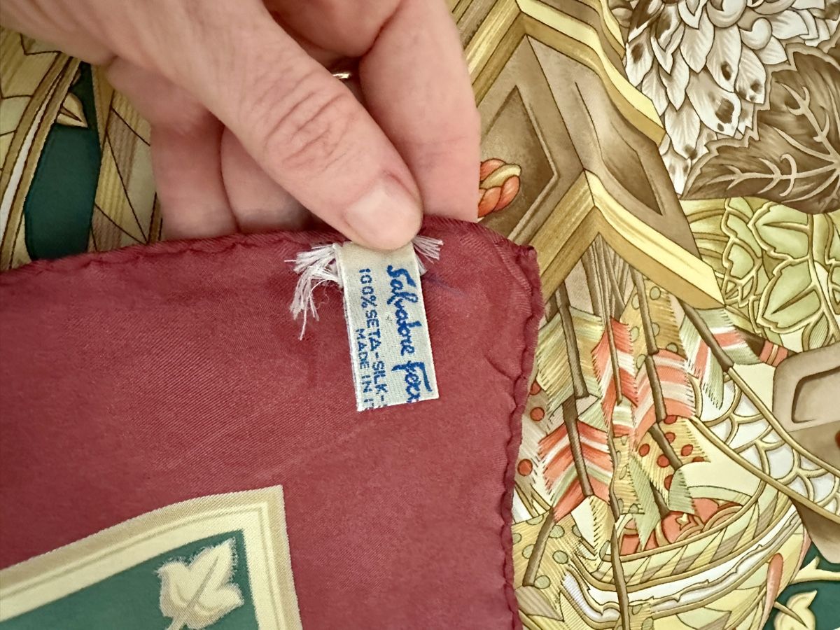 Salvatore Ferragamo Foulards, Tücher & Schals: Salvatore Ferragamo scarf – Gebraucht aus Zürich von aidapo 2