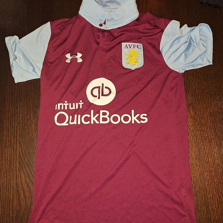 Leibchen & Hosen: Originales Aston Villa Trikot Grösse S – Gebraucht aus Rapperswil SG von Gooal