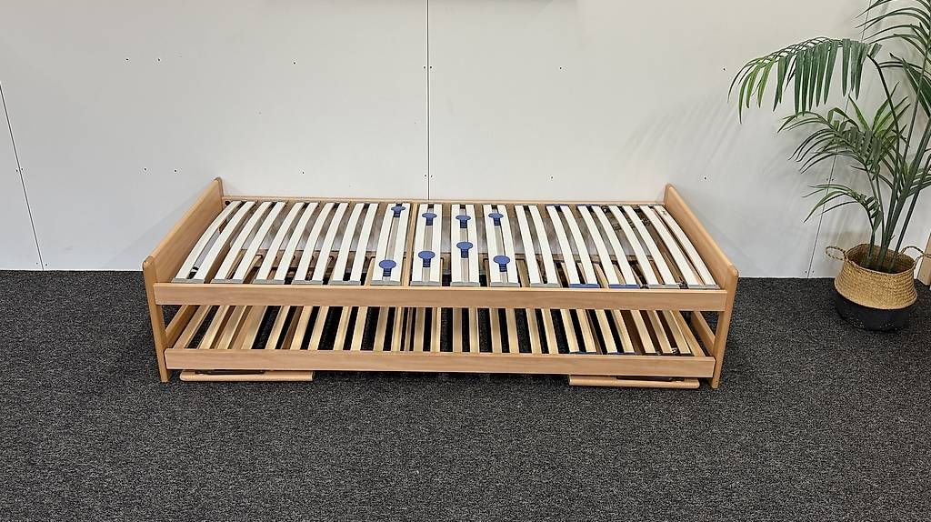 Lits: Raumsparbett Möbel Pfister 90/200cm – D'occasion à Münchenbuchsee par Mekran