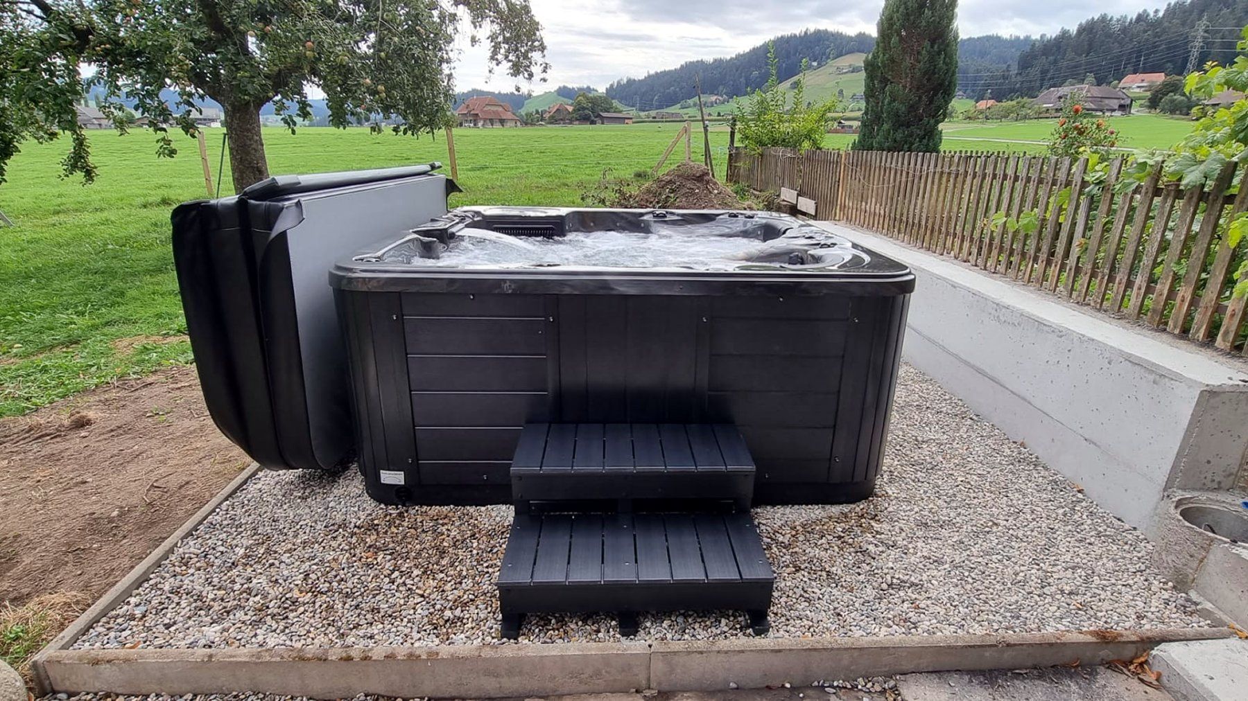Whirlpool: Outdoor Whirlpool Infinity Gozo Speciale – Nuovo e nell'imballaggio originale da Grenchen venduto da Wellnesspools 3