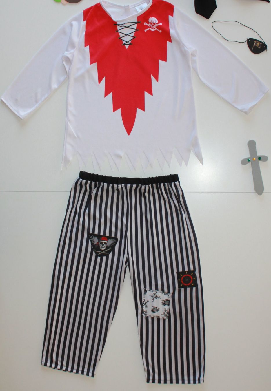 Costumi: Costume pirate / Pirat t. 4 - 6 ans – Usato da Peseux venduto da CoolShoping 1