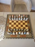 Schönes Schachspiel mit Figuren im Mittelalter-Design!