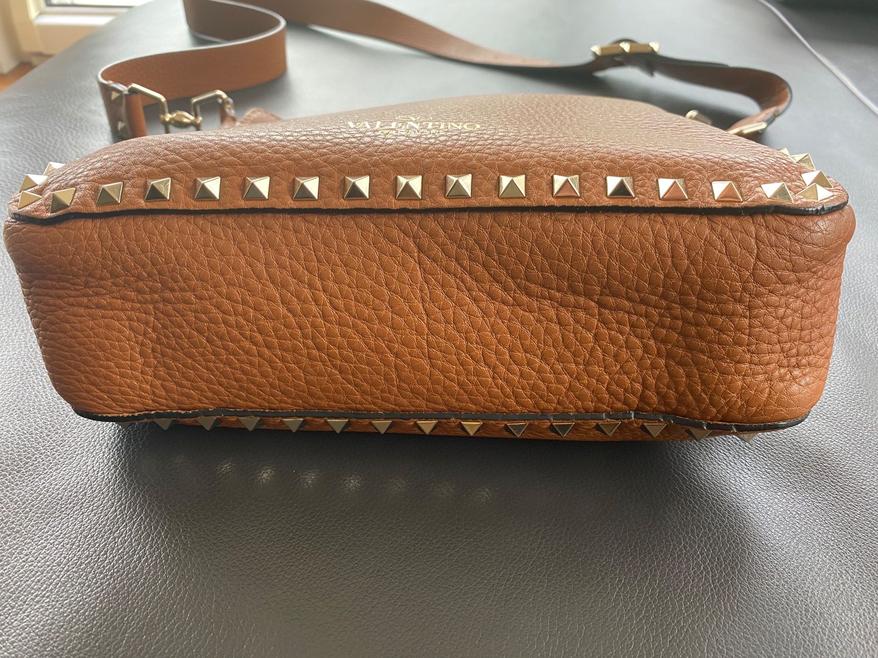 Valentino Taschen für Damen: Valentino Garavani Rockstud Hobo Small – Neu (gemäss Beschreibung) aus Oberägeri von diamante100 6