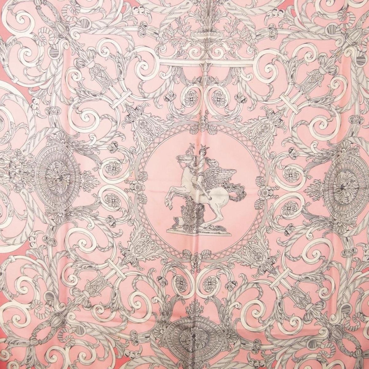 Hermès Foulard & Sciarpe: Foulard Hermès en soie – Usato da Vétroz venduto da car_n6js