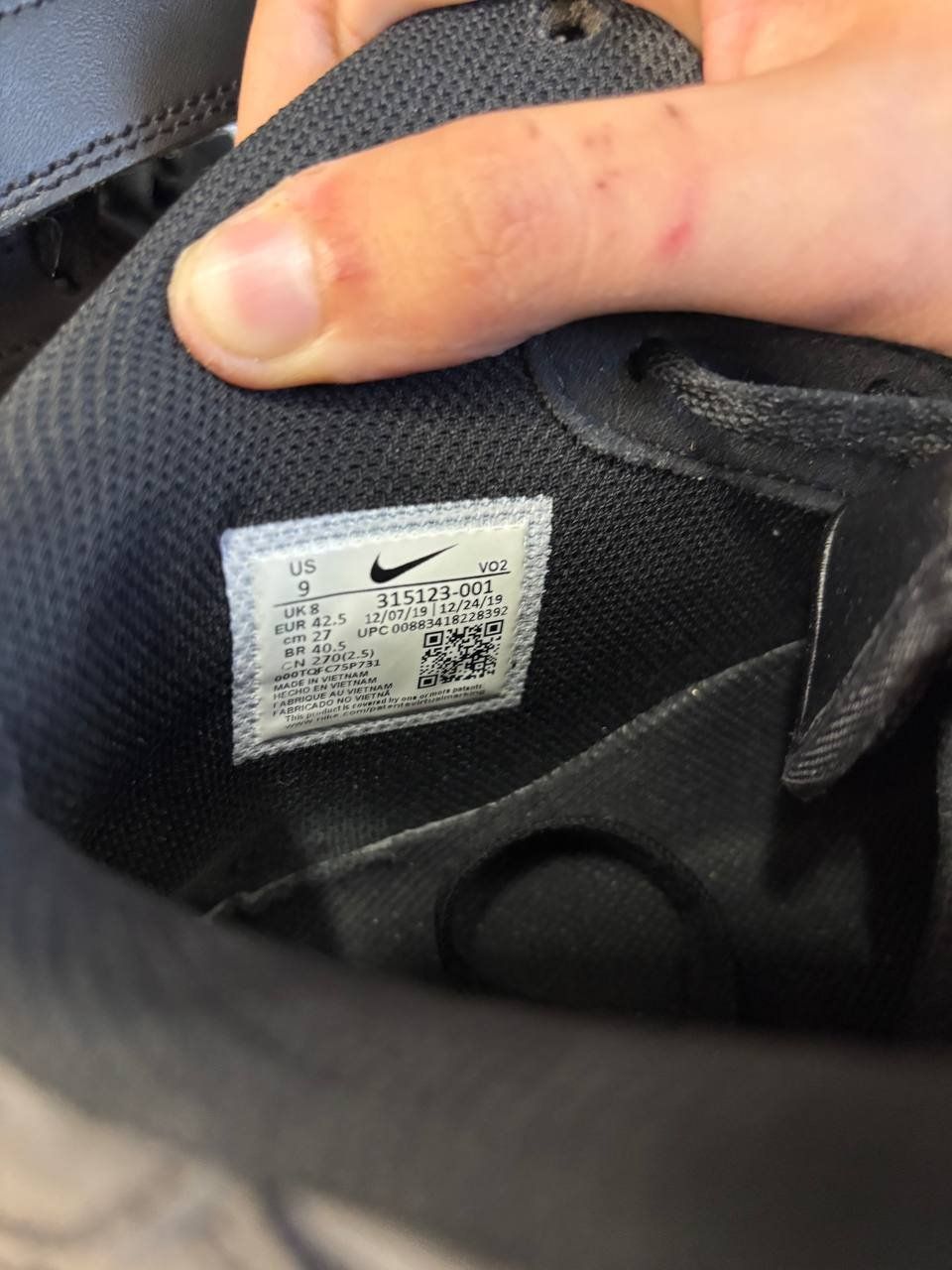 Nike Scarpe da uomo: Nike Air Force 1 High Schwarz Grösse 42.5 – Nuovo (secondo la descrizione) da Gossau ZH venduto da nyk_rnq7 3