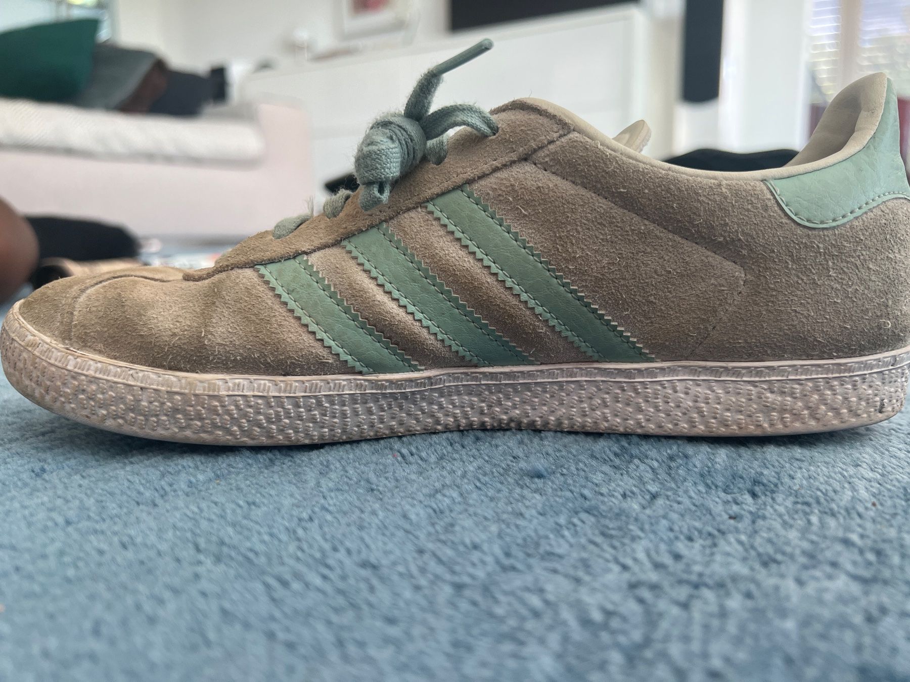 Herrenschuhe: Adidas Gazelle Sneaker gebraucht Grösse 39hellgrau – Gebraucht aus Zumikon von RenginA 3