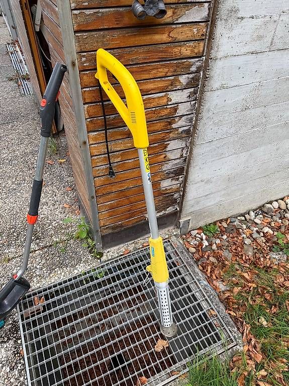 Tutti gli attrezzi: Elektrischer Unkrautvernichter / Unkrautbrenner – Usato da Luzern venduto da jd111111