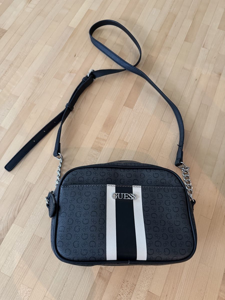 Guess Taschen: Guess Umhängetasche 4G Line – Gebraucht aus Baar von Fashionlover97