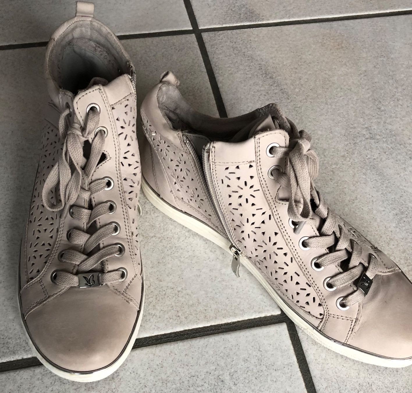 Scarpe da donna: Stiefelette Caprice – Usato da Liestal venduto da FlomiVivi