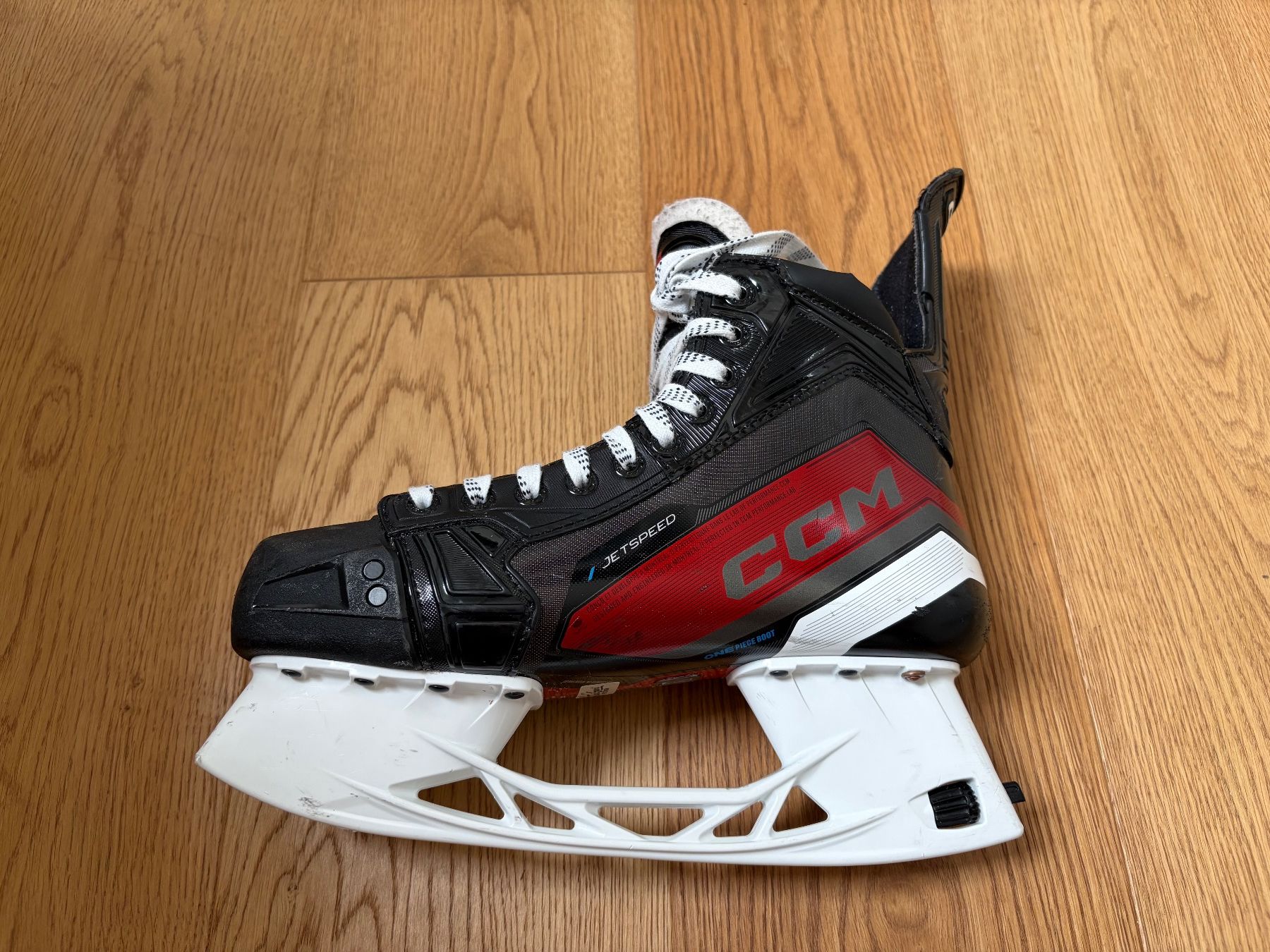 Ccm Pattini da ghiaccio: CCM FT680 Schlittschuhe, Grösse 8 Regulär – Usato da Unterengstringen venduto da amberwood 1