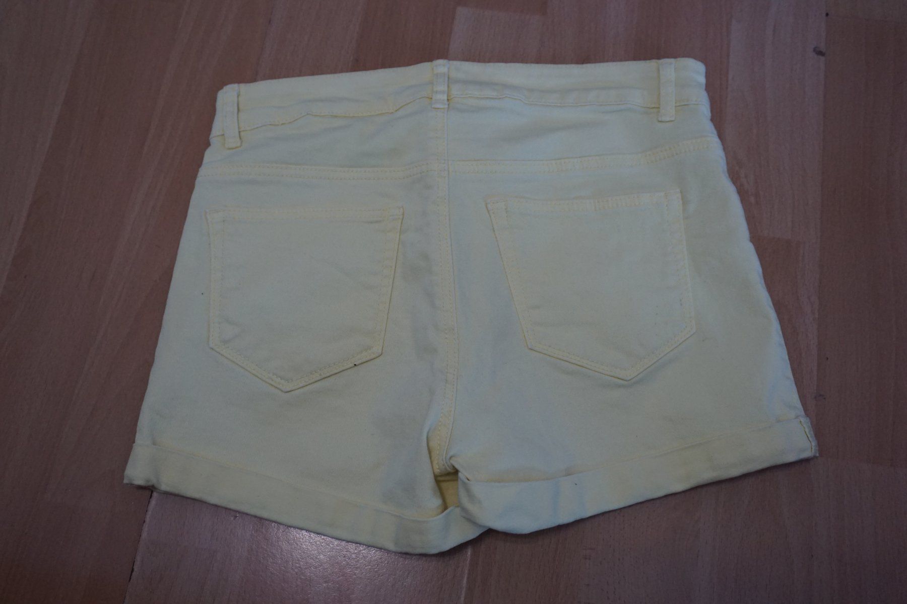 H&M Pantaloni: Shorts von H&M Gr.158 – Usato da Zürich venduto da einalemjena 3