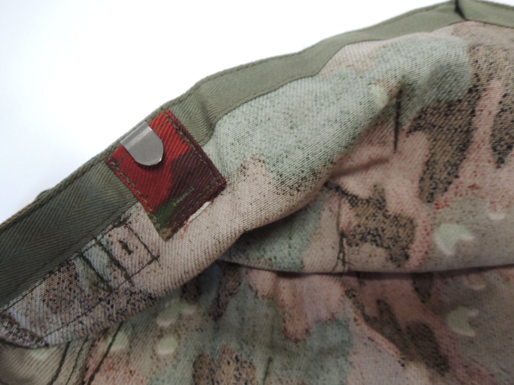 Armée suisse Uniformes: Schweizer Armee Tarnüberzug zu Helm "neu" – Neuf (Voir description) à Uznach par Othmar52 2