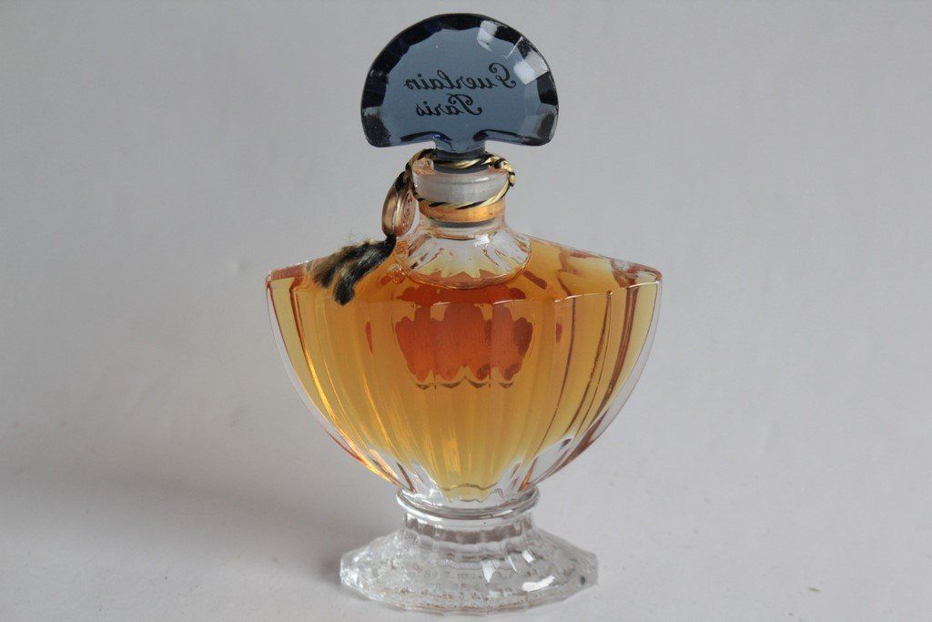 Guerlain Profumi & Eau de Toilette: GUERLAIN Flacon de parfum Shalimar 15 ml – Usato da Vandoeuvres venduto da Dom-Tom 1