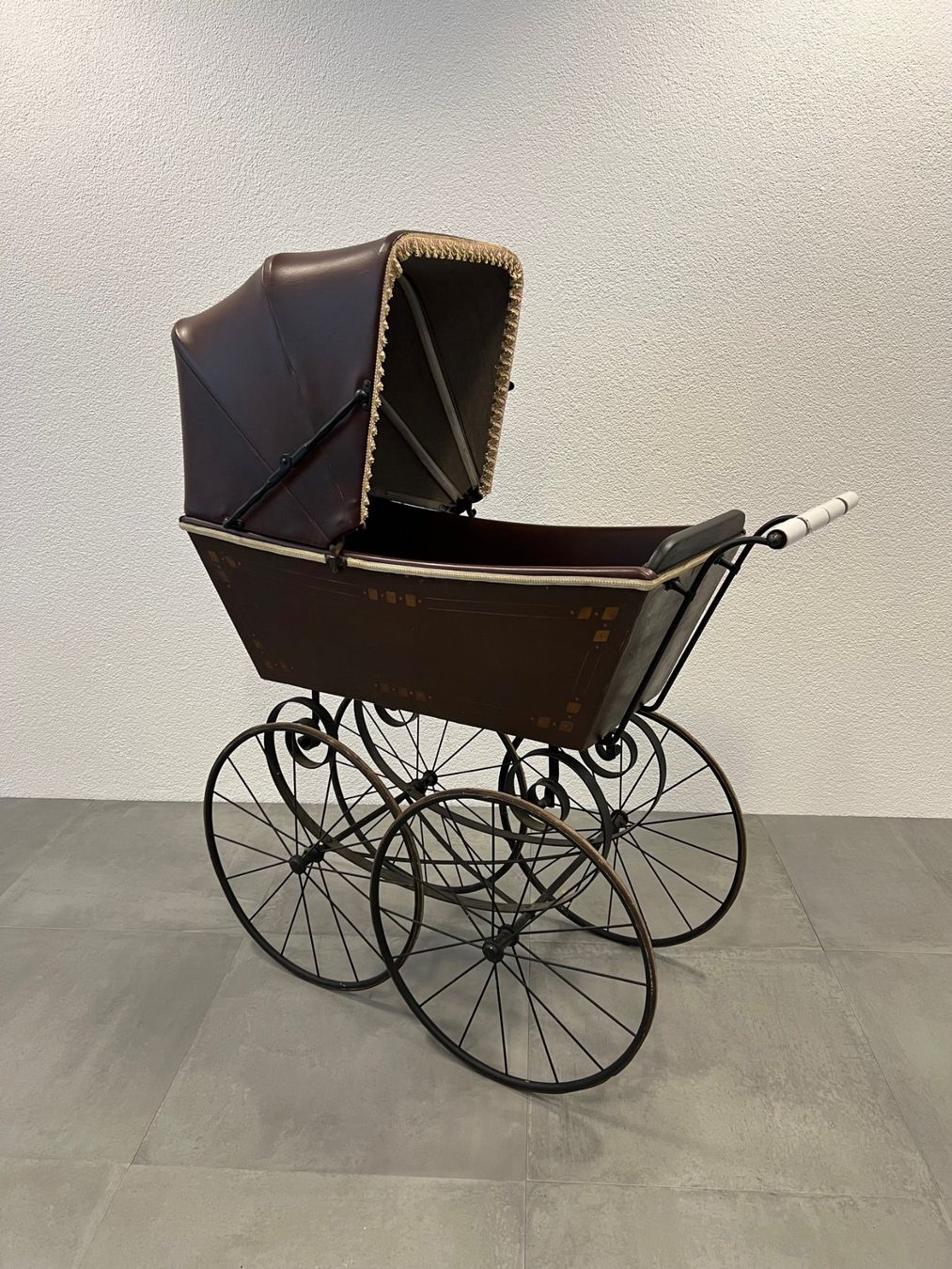 Carrozzine: "J. Assfalg" Antiker Kinderwagen - Top Zustand – Usato da Waltenschwil venduto da tamiihxran