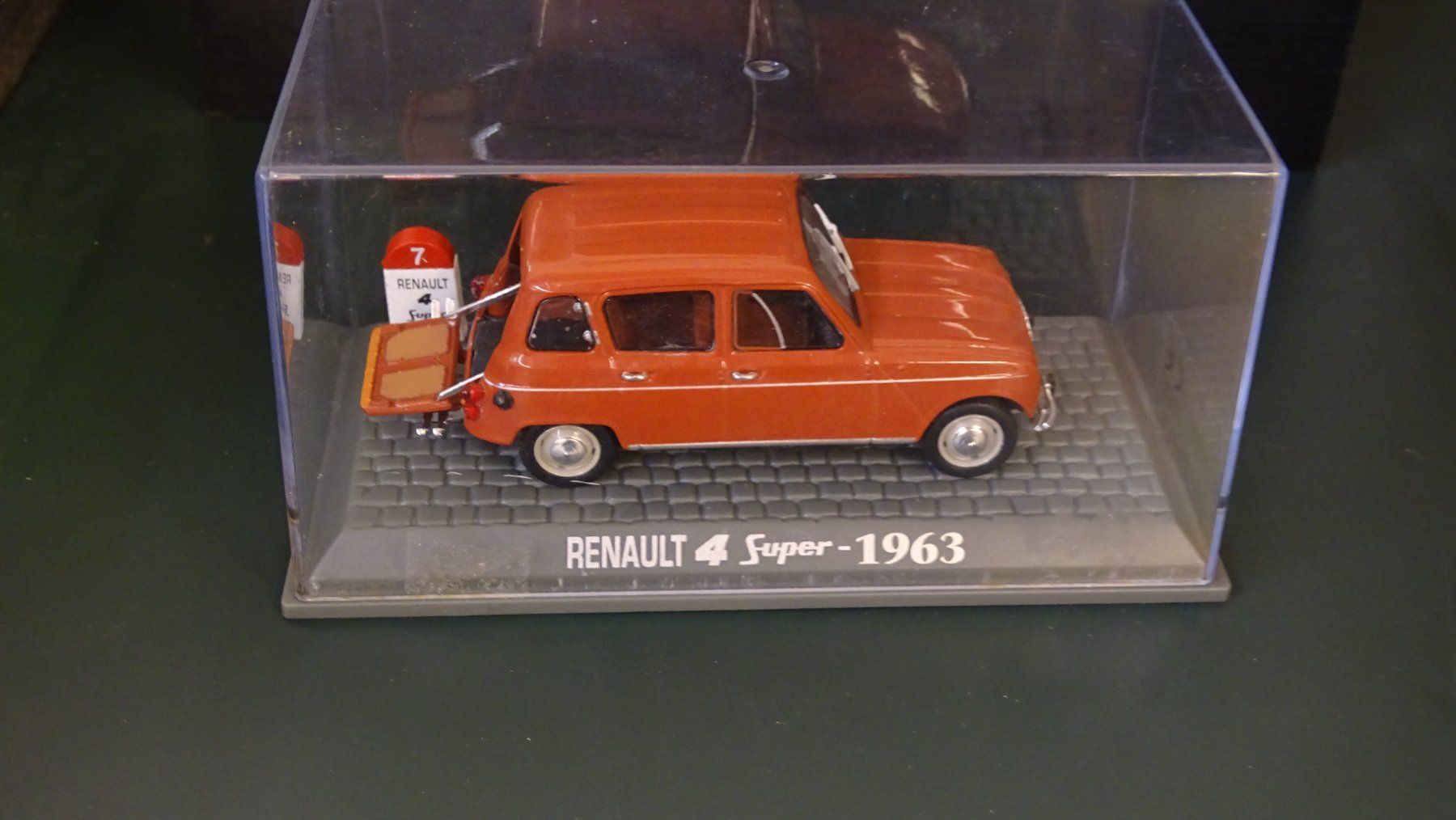 Renault Modellini d'auto: Renault 4 Super 1/43 – Usato da Safenwil venduto da efclassics