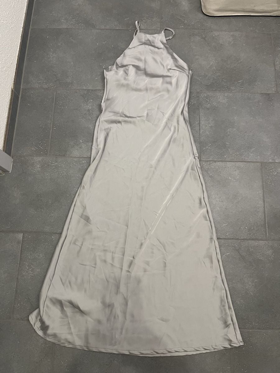 Robes: Graues / Silbernes Kleid – Neuf avec emballage d'origine à Bellikon par Ruth_62