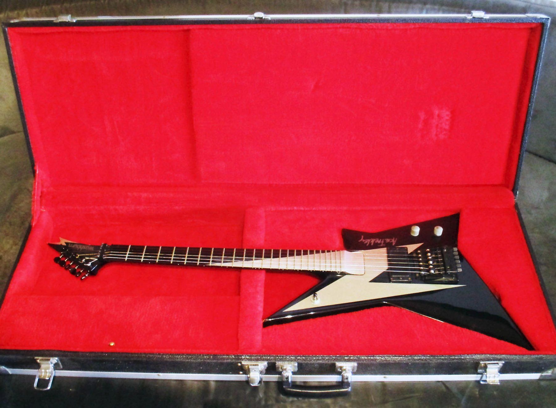 Washburn Musikinstrumente: Washburn AF-40 V Ace Frehley – Gebraucht aus Riedtwil von  2