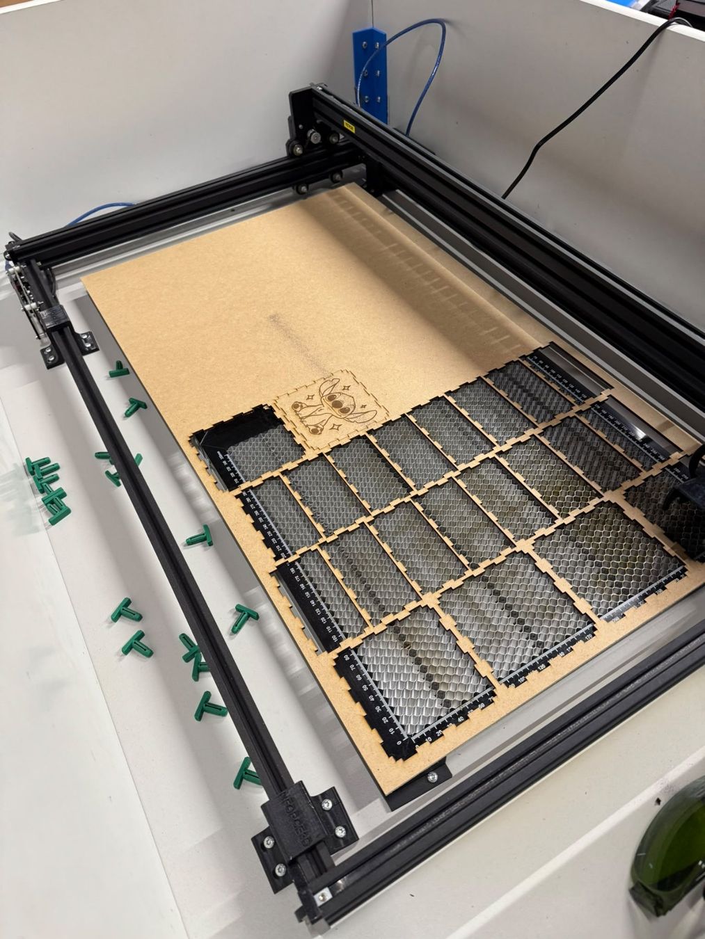 Tutte le macchine: Machine de gravure et découpe laser – Avec table – Usato da Saillon venduto da nforce3d 3