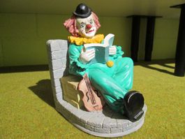 Clown Figur Der neugierige Leser m. Saiteninstrument o. OVP