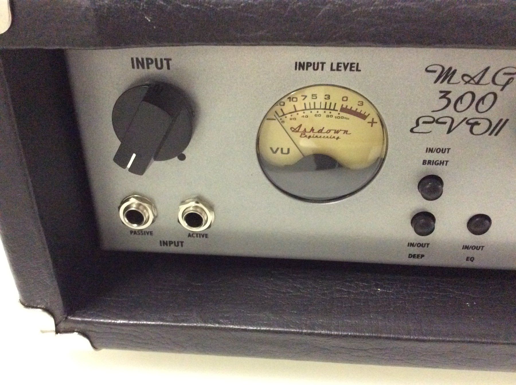 Ashdown Engineering Amplificatori: ASHDOWN MAG-300 Head / Bassverstärker – Usato da Schaffhausen venduto da outlet-music 1