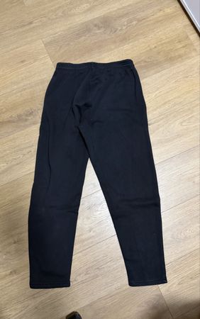 Pantaloni neri