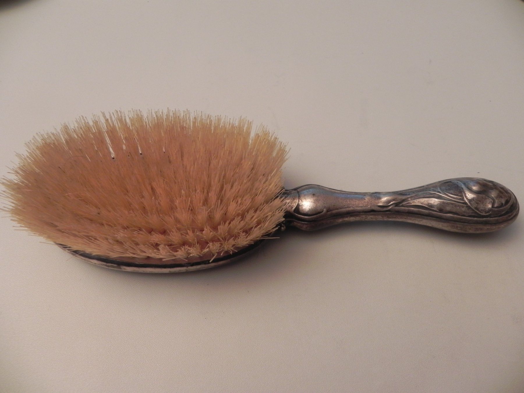 Altro per la cura dei capelli: Alte Haarbürste - Art Nouveau? Versilbert? – Usato da Minusio venduto da Lory64 4