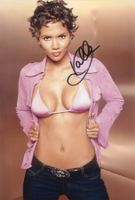 Original Autogramm von HALLE BERRY auf Großfoto