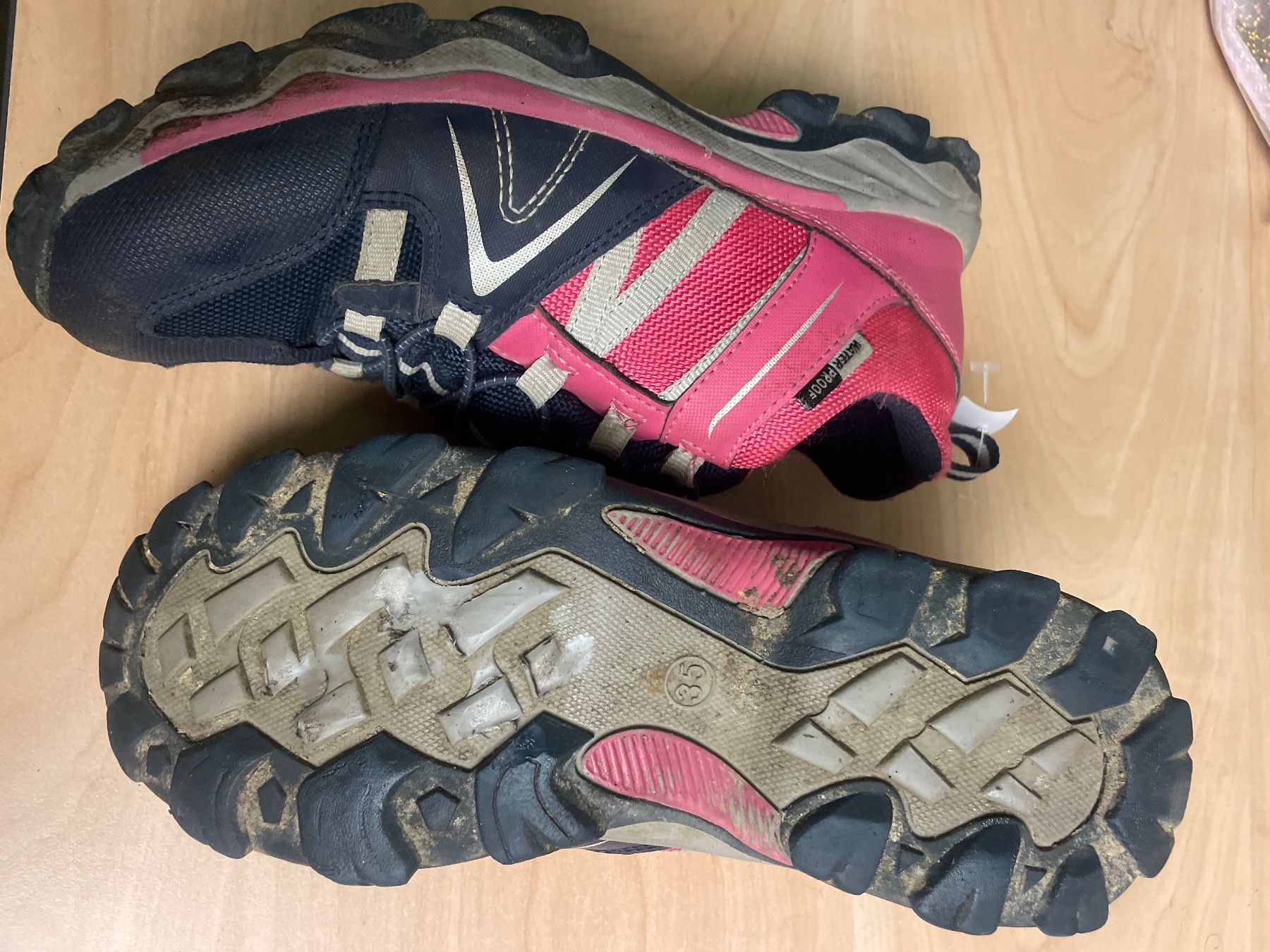 Scarpe per ragazze: Wanderschuhe Waterproof Gr. 35 – Usato da Obergerlafingen venduto da cabo4 2