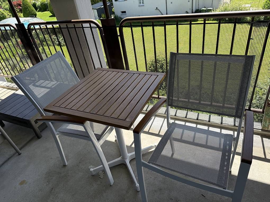 Tische: Balkon Tisch und 2 Stühle – Gebraucht aus Jona von Selin84 1