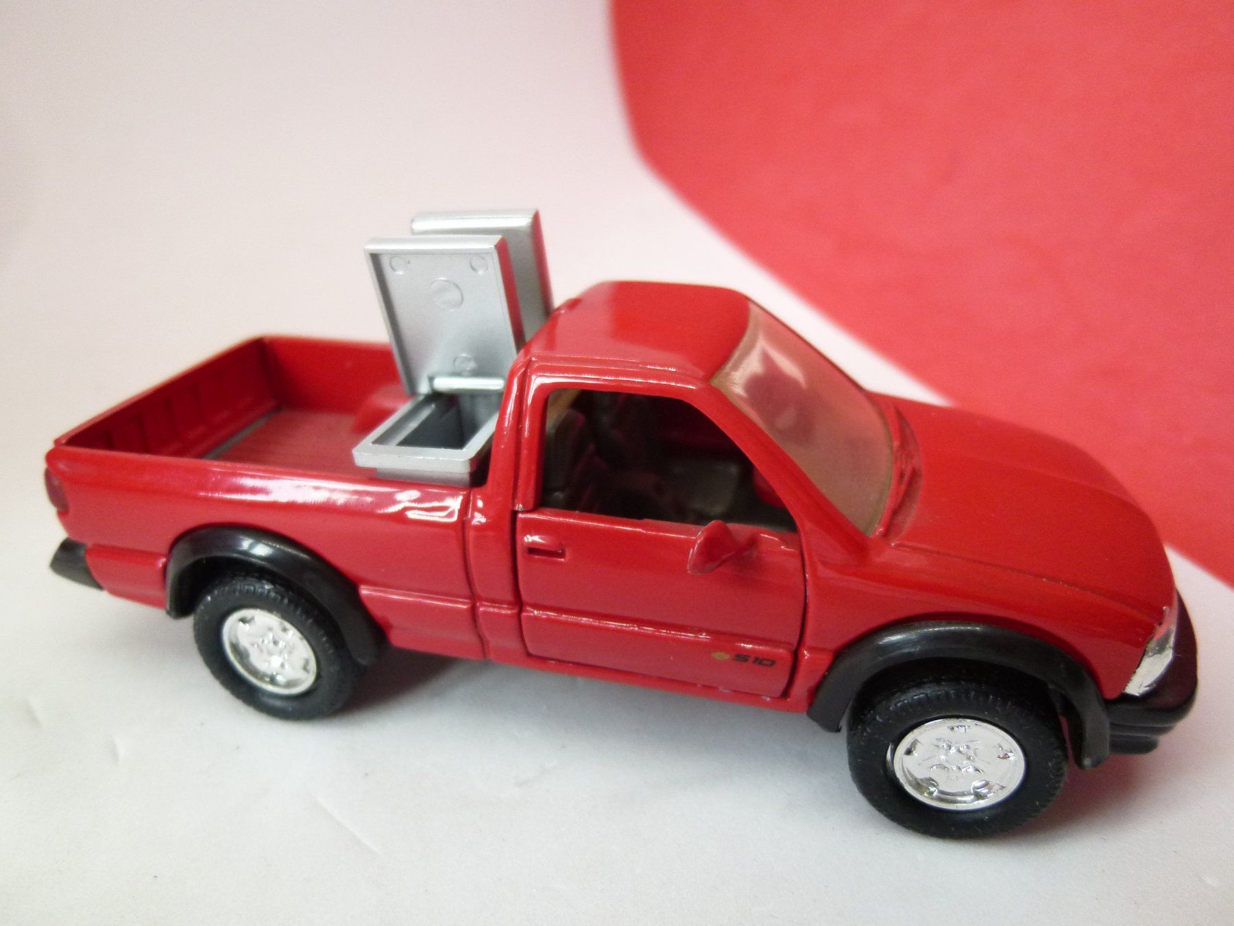 Chevrolet Modellini d'auto: ab  5.-- Chevrolet Pick UP - eher einfaches Modell - Road Ch – Usato da Reiden venduto da alpina2 2