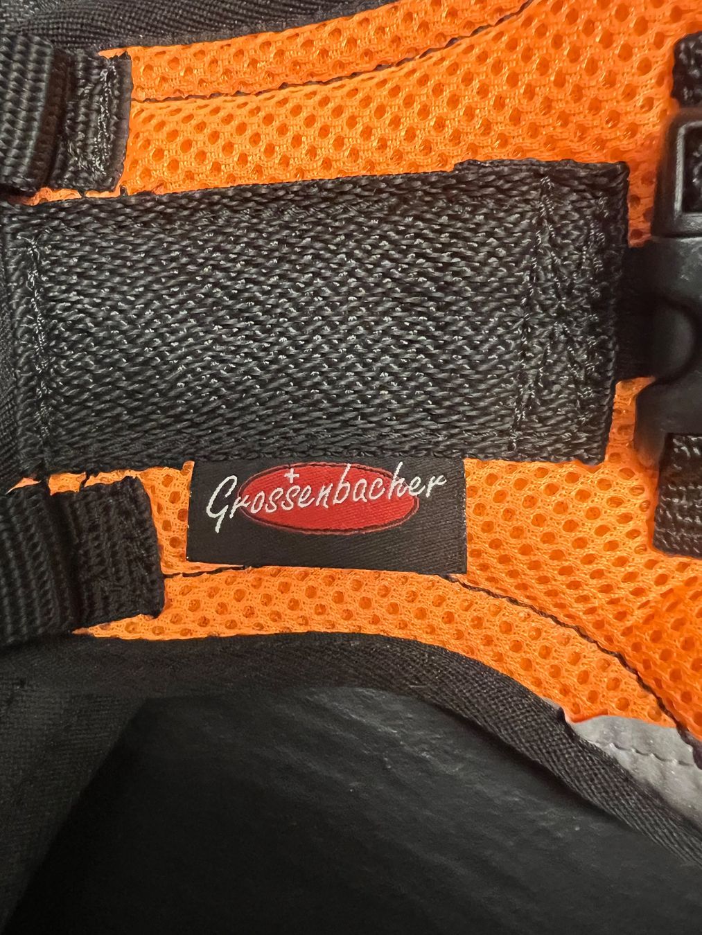 Grossenbacher Leine & Halsband: Mantrailing-Geschirr V mit Reflektor XS – Gebraucht aus Sumiswald von Schneebu 2