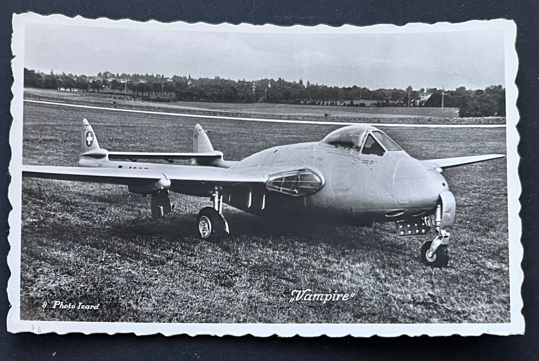 Cartoline postali: Vampire, Kampfflugzeug, Photo Izard, ca. 1950 – Usato da Wabern venduto da DaxKarten-75
