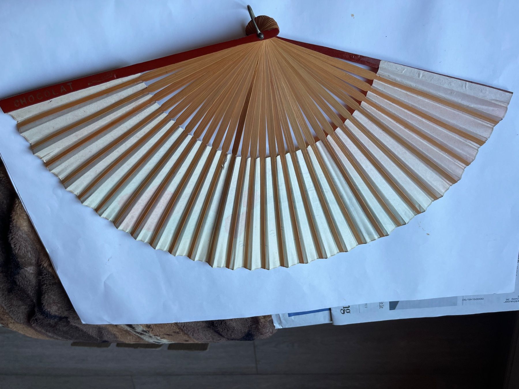 Tutte le decorazioni: Chocolat Cailler Vintage Wind-Fächer, Werbegeschenk , selten – Usato da Basel venduto da TOMFAN 2