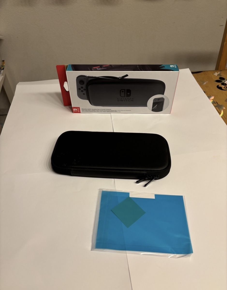 Nintendo Custodie protettive: Nintendo Switch Schutzhülle und Schutztasche – Nuovo (secondo la descrizione) da Uster venduto da oranger_pulli