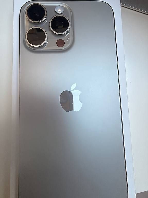 Apple Telefoni cellulari / Smartphones: iPhone 16 Pro Max Farbe Natural 512 GB – Usato da Würenlos venduto da Ela_73 1