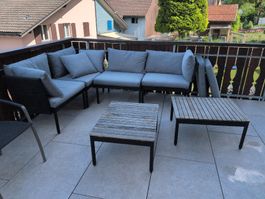 Gartensofa Set mit 2 Tischen und Kissen