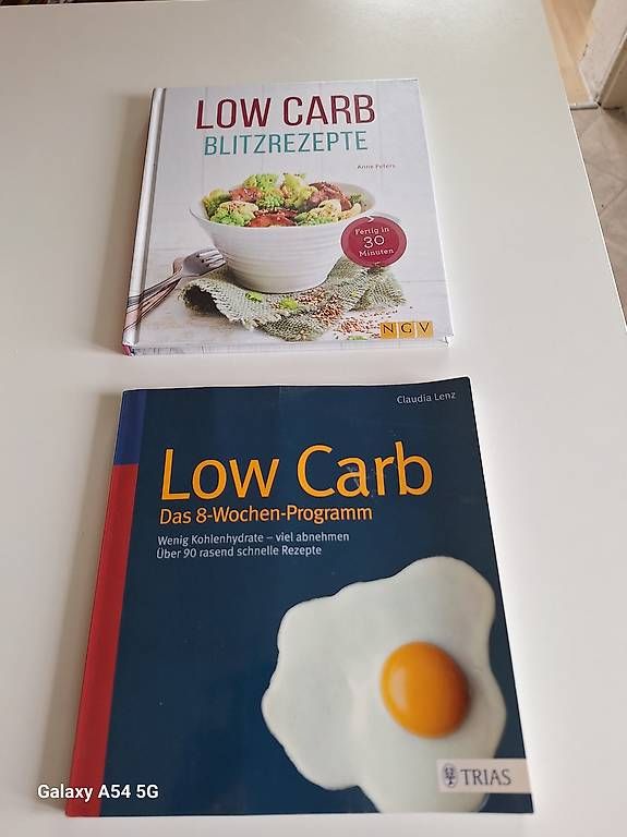 Libri: 2 Kochbücher über Low Carb – Usato da Schinznach-Dorf venduto da StoepfiR