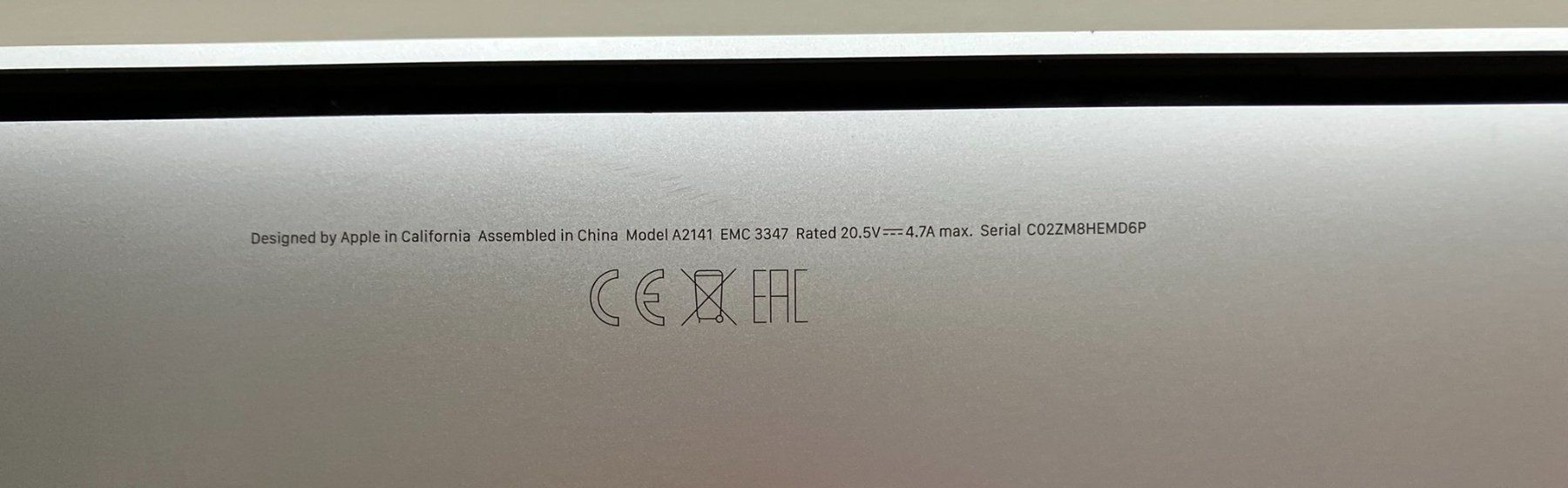Apple Portables: MacBook Pro 16" 2019 / Touch Bar / Display defekt – Défectueux à Meisterschwanden par Discus0 3