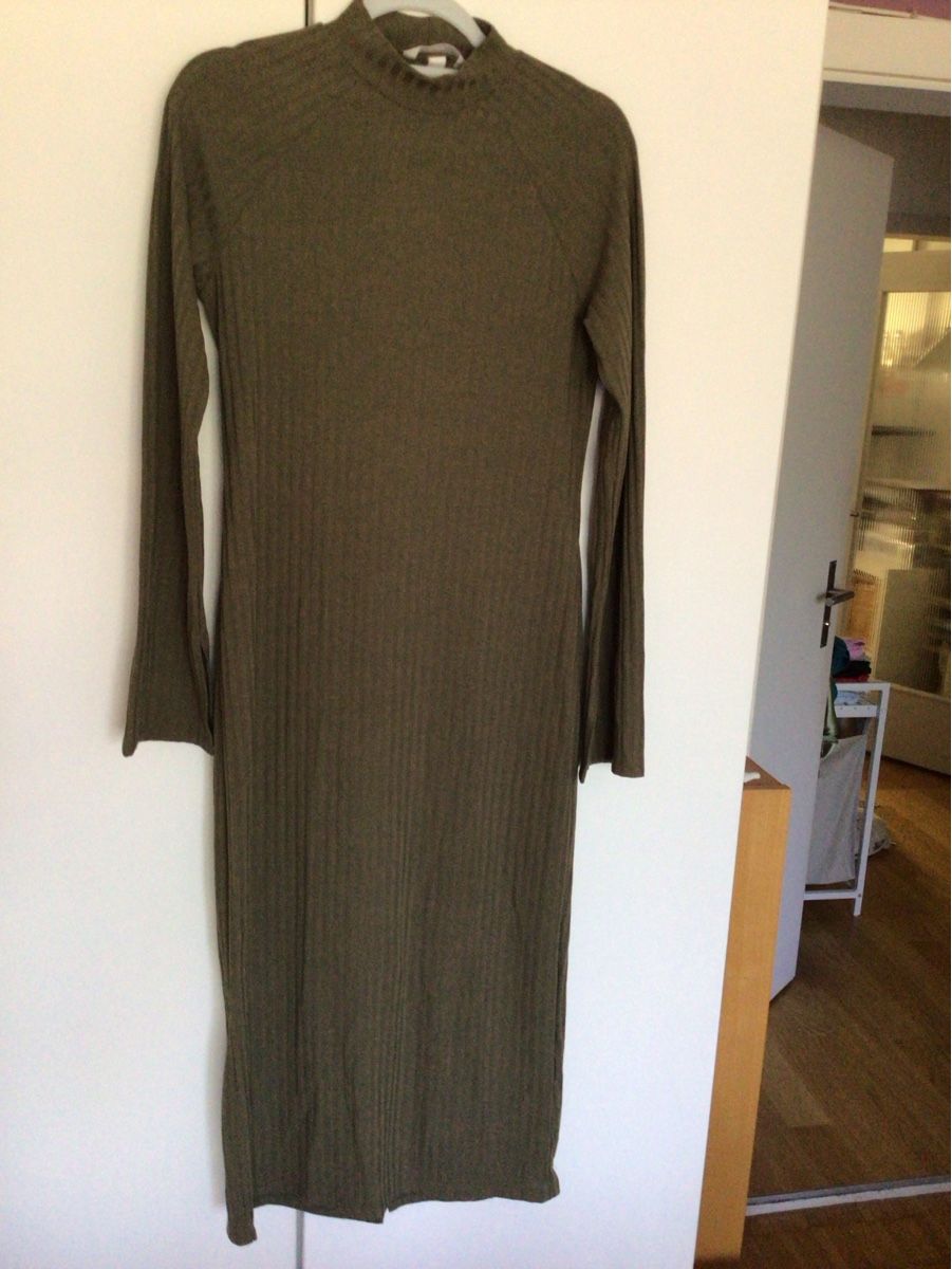 H&M Kleider: Olive gerade geschnittenes Kleid Gr. M – Gebraucht aus Steffisburg von lar_x57s
